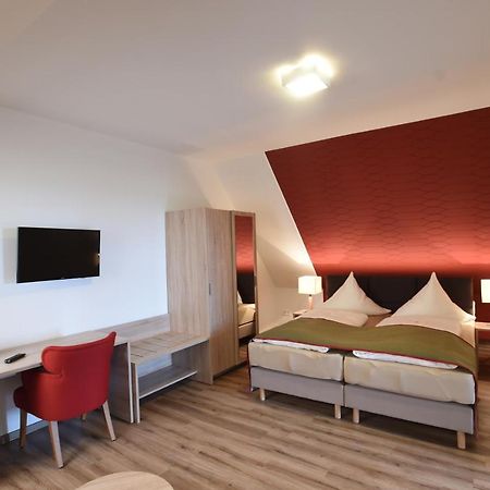 Hotel Neue Hoehe Klingenberg Bagian luar foto