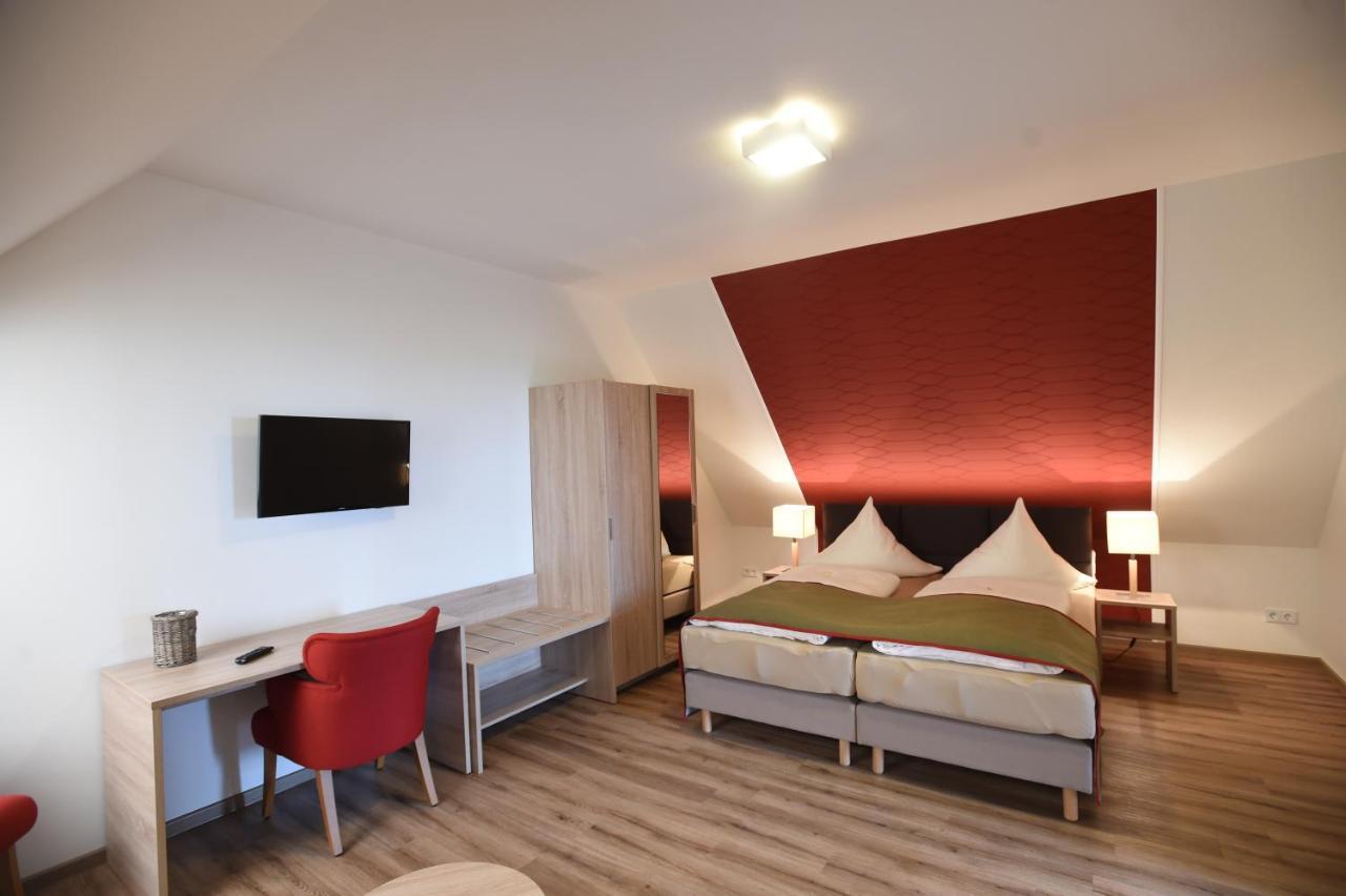 Hotel Neue Hoehe Klingenberg Bagian luar foto