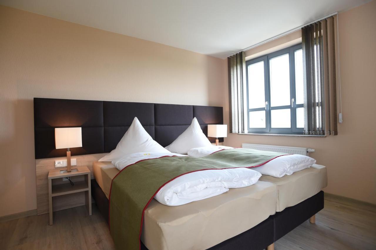 Hotel Neue Hoehe Klingenberg Bagian luar foto