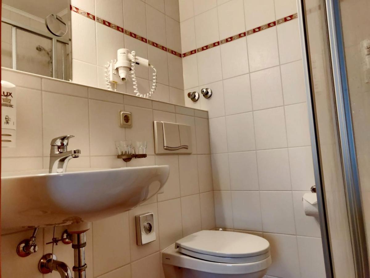Hotel Neue Hoehe Klingenberg Bagian luar foto