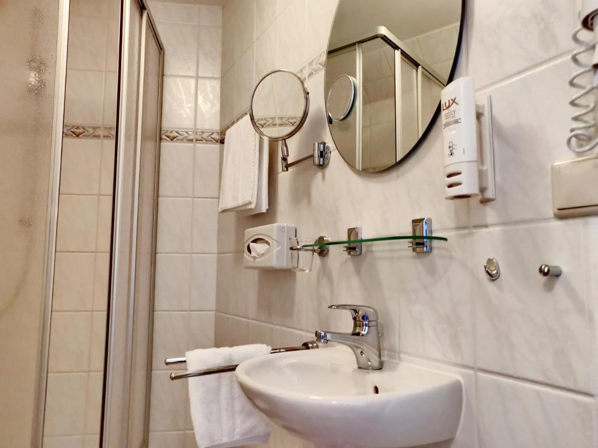 Hotel Neue Hoehe Klingenberg Bagian luar foto
