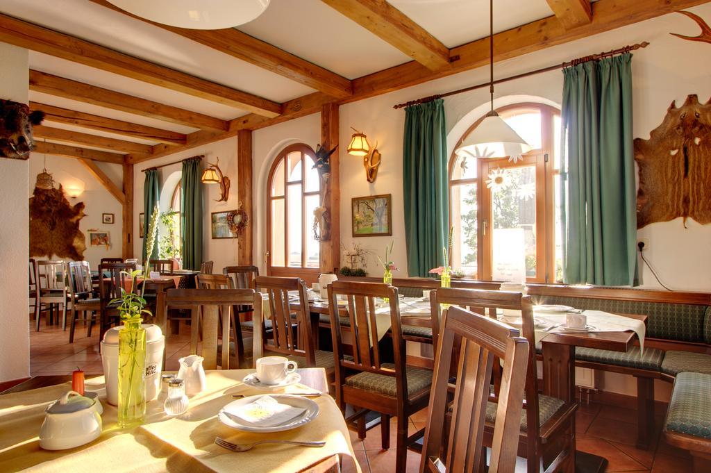 Hotel Neue Hoehe Klingenberg Bagian luar foto