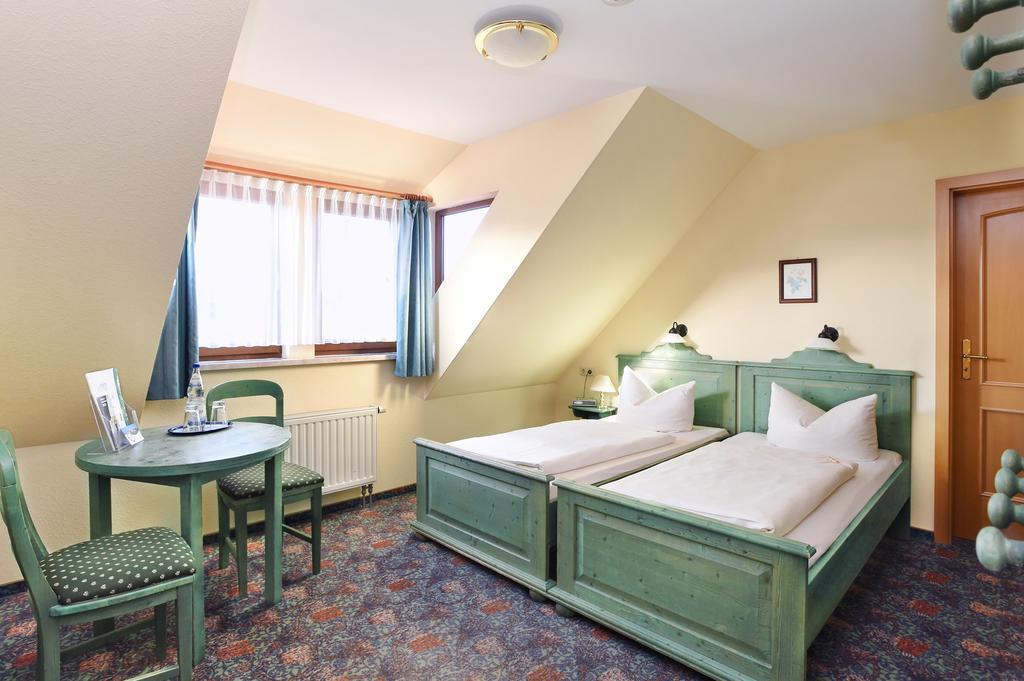 Hotel Neue Hoehe Klingenberg Bagian luar foto