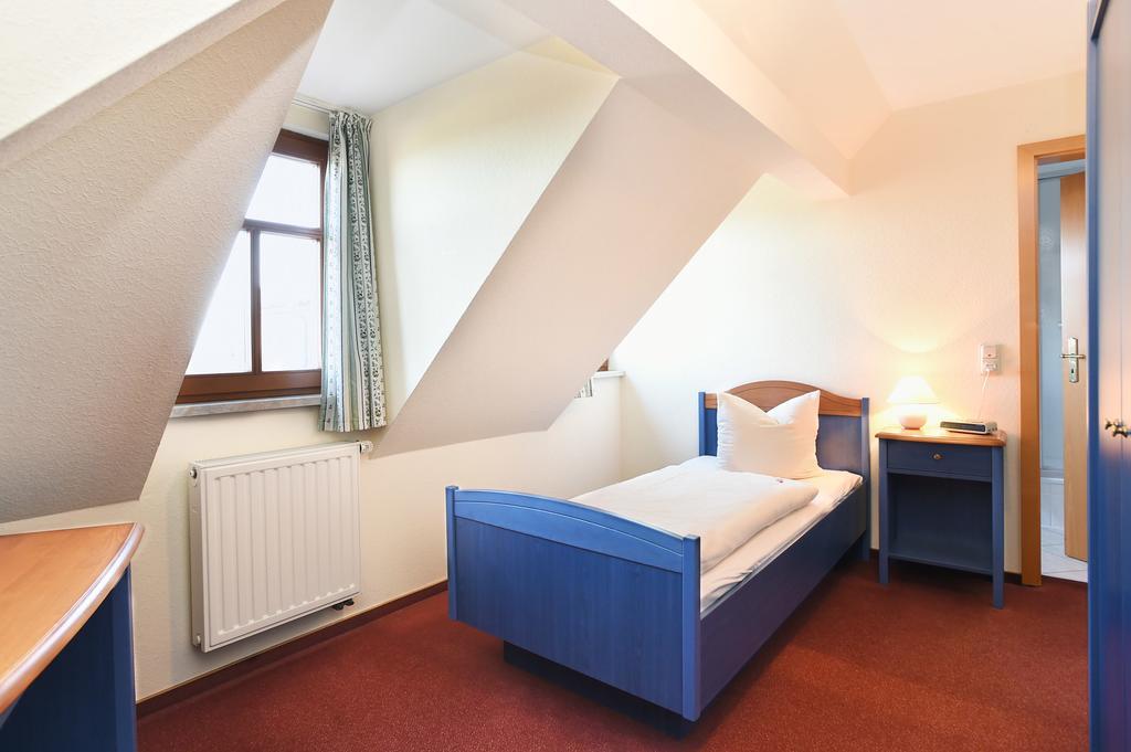 Hotel Neue Hoehe Klingenberg Bagian luar foto