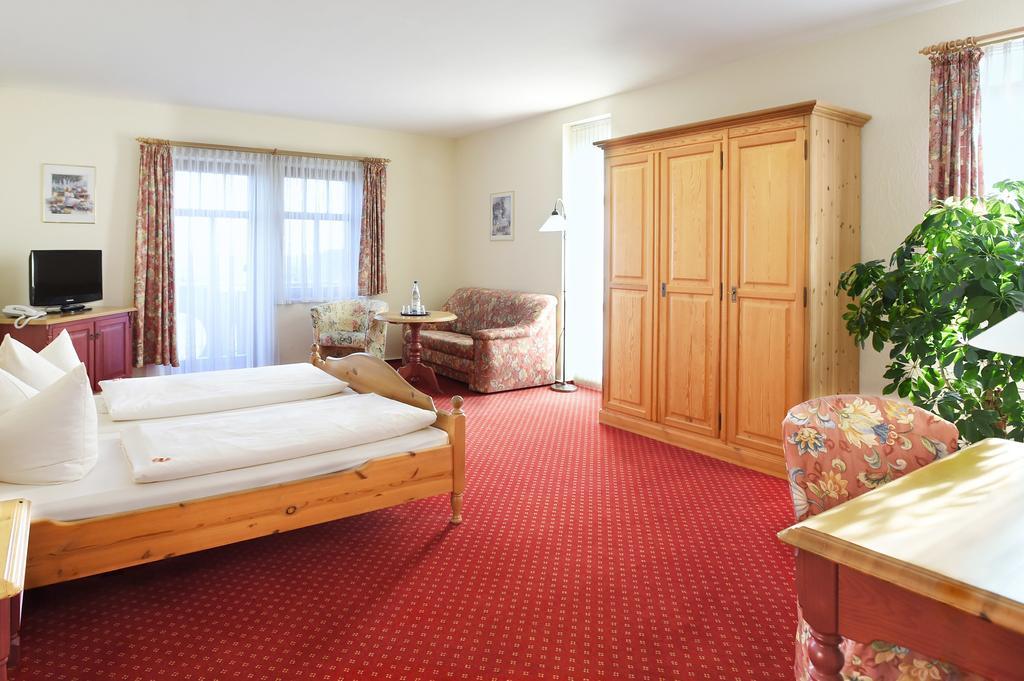 Hotel Neue Hoehe Klingenberg Bagian luar foto